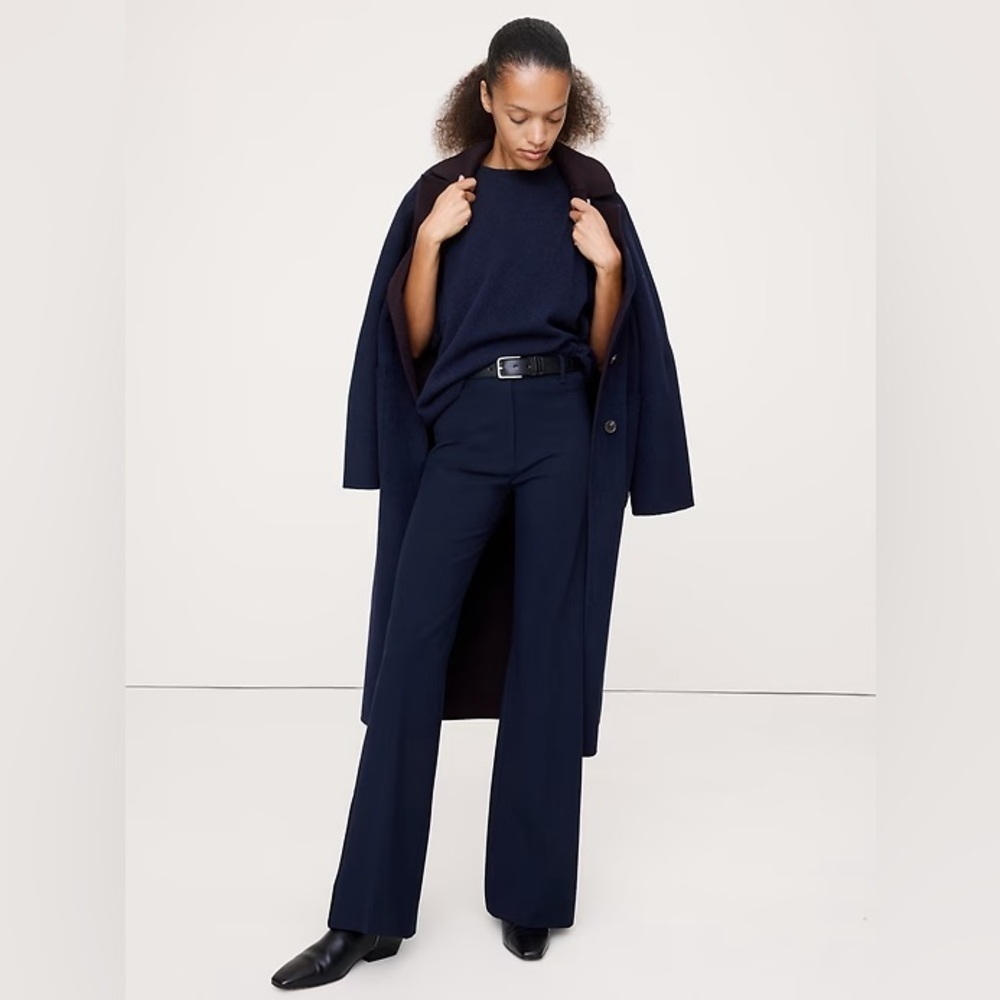 NWT! Banana Republic High-Rise Modern Flare Refined Pant - Size 4 📀6️⃣ 853869